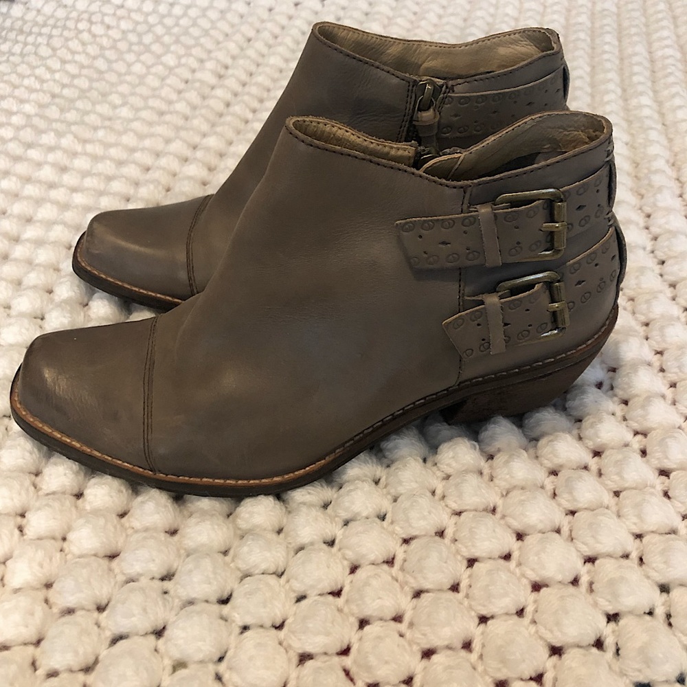 Dove grey leather Latigo western booties